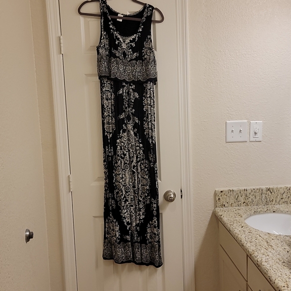 Dresses,, - Picture 2 of 3